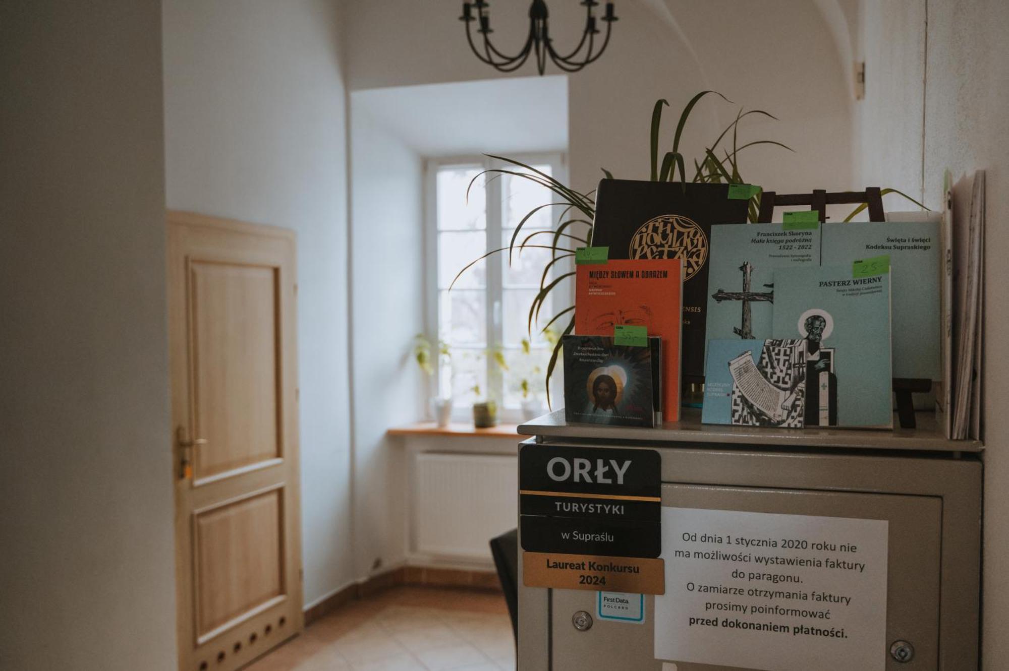 Pokoje Goscinne Domu Pielgrzyma W Supraslu Luaran gambar