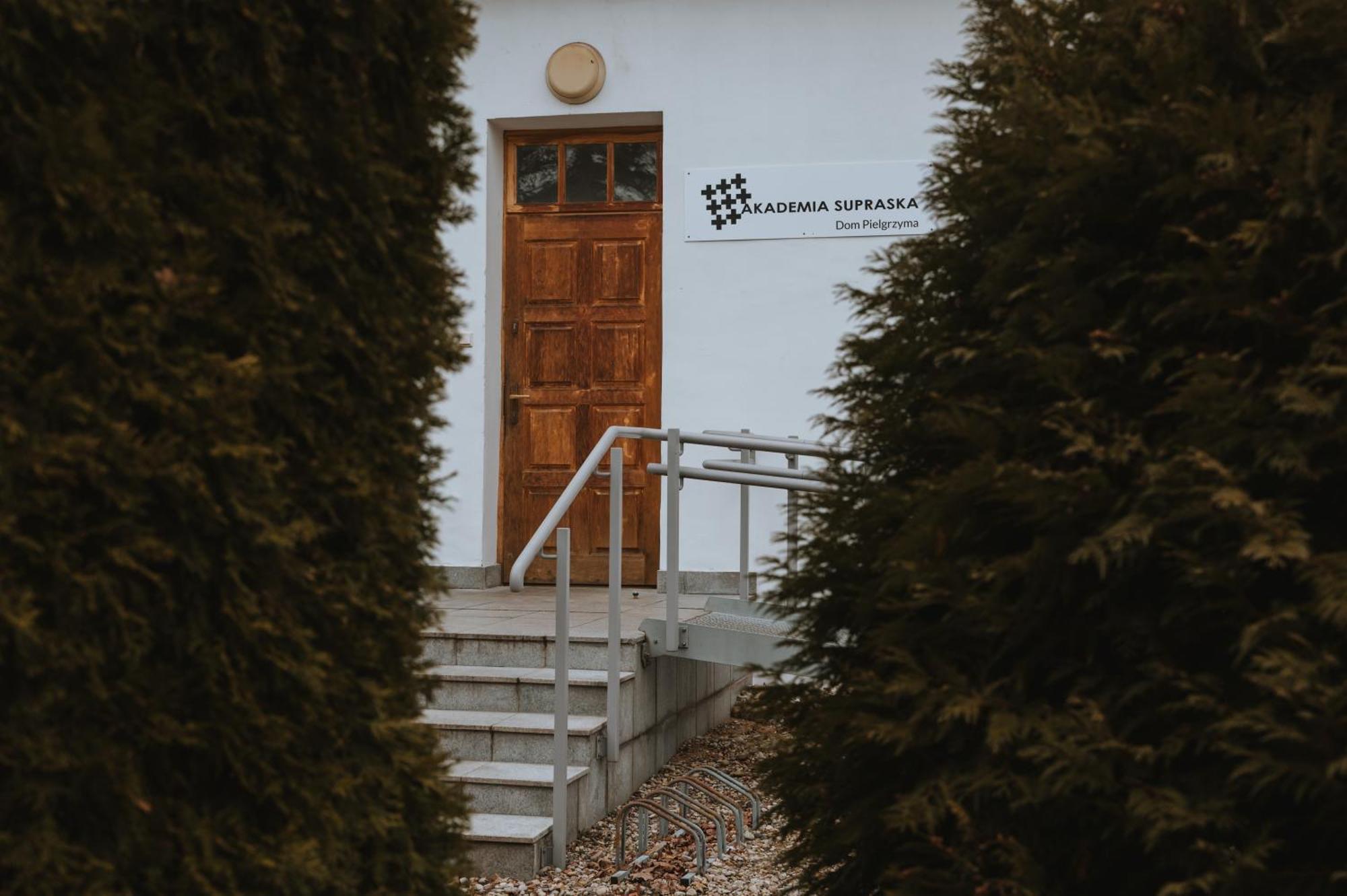 Pokoje Goscinne Domu Pielgrzyma W Supraslu Luaran gambar